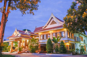 Отель E-Outfitting Vang Thong Hotel  Луангпхабанг